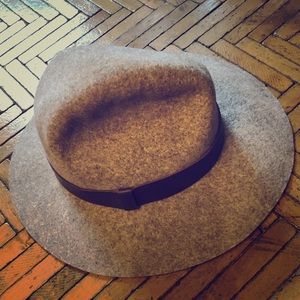 Joie Hat perfect for the fall 🎩 weather